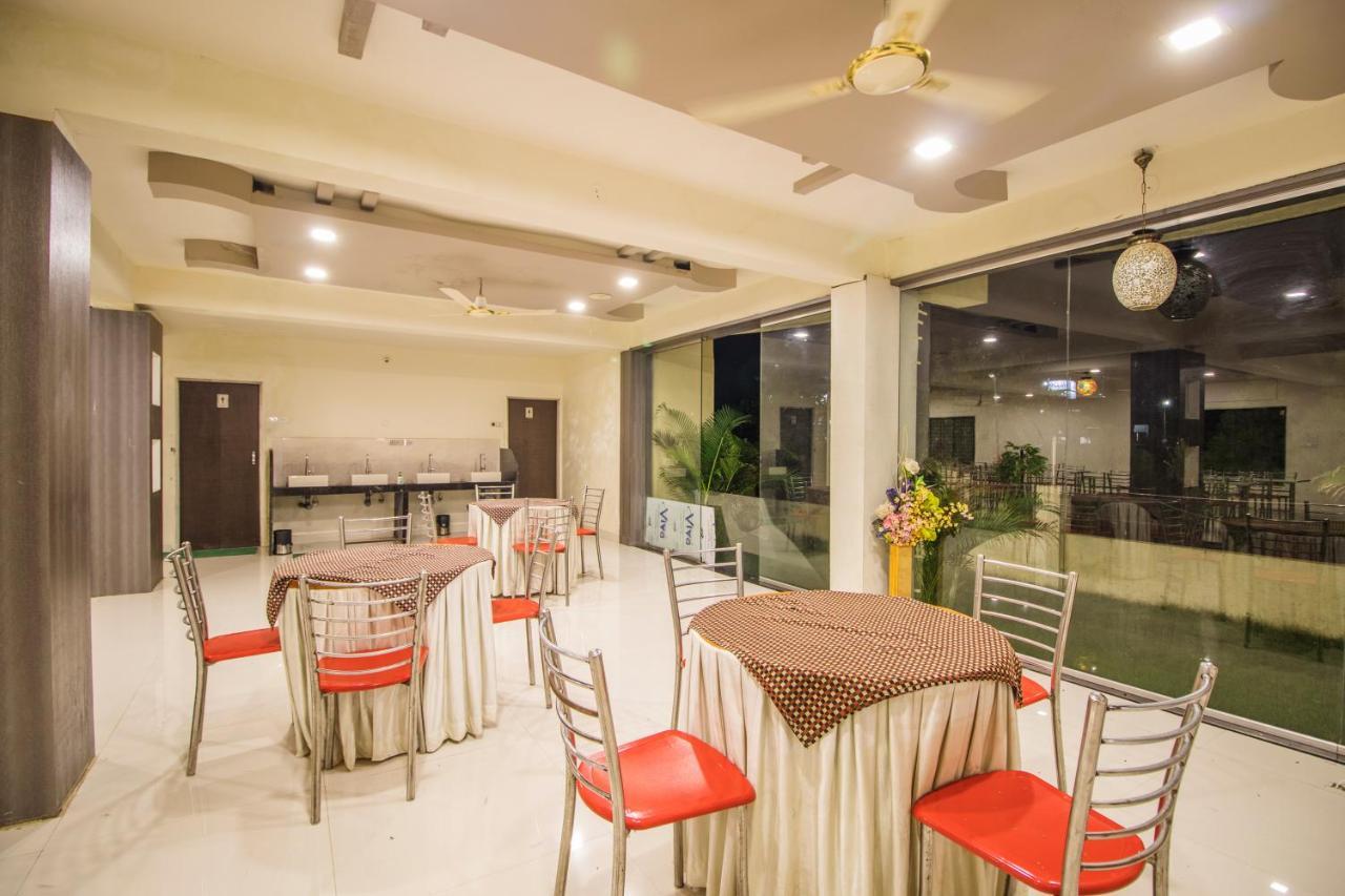 Hotel Yogiraj Palace Shegaon Bagian luar foto