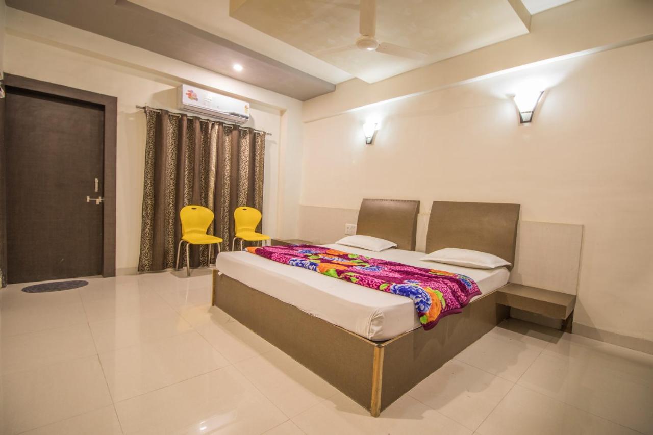 Hotel Yogiraj Palace Shegaon Bagian luar foto