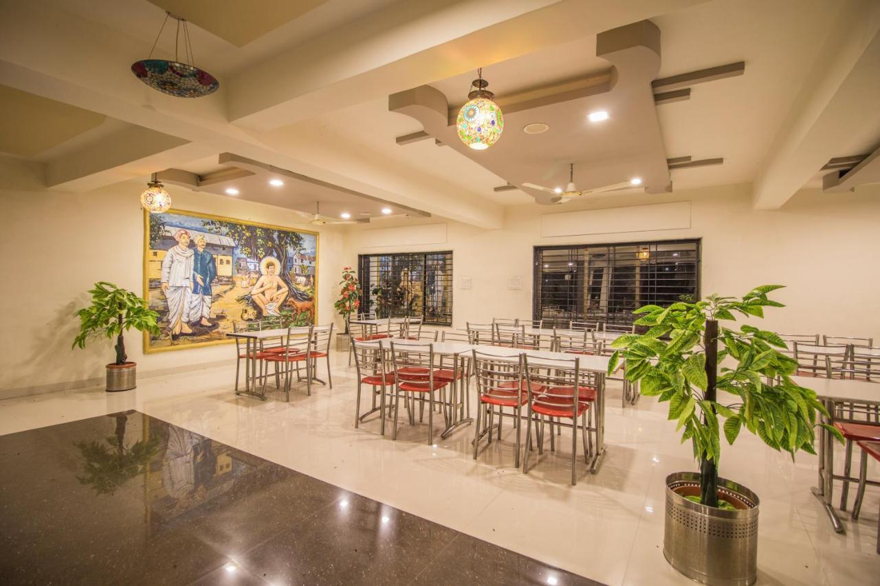 Hotel Yogiraj Palace Shegaon Bagian luar foto