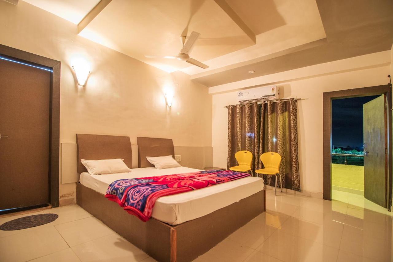 Hotel Yogiraj Palace Shegaon Bagian luar foto